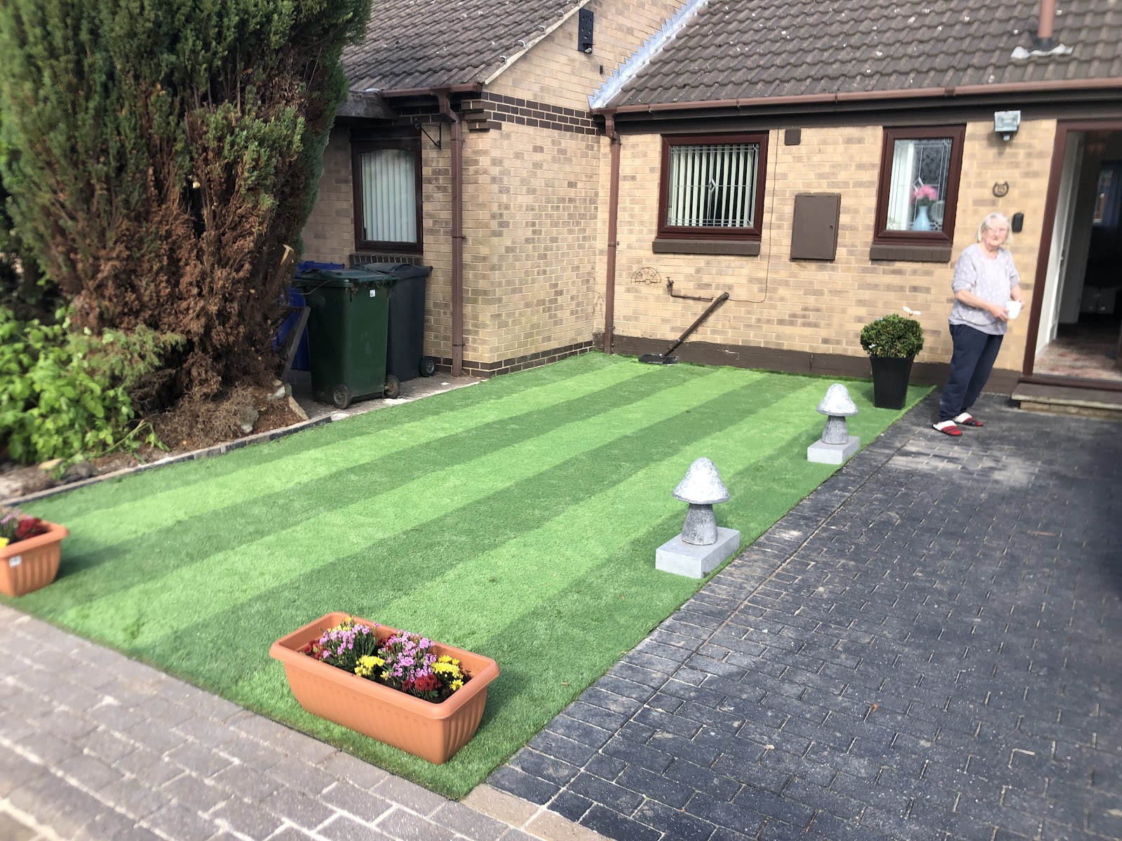 A garden cleared and left tidy after tree and hedge work